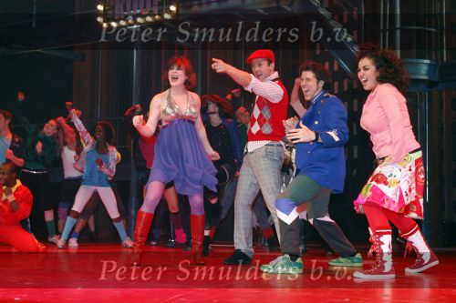 Tilburg, 20 Januari 2008
Premiere Fame in stadsschouwburg van Tilburg
Kim Lian v d Meij in verwachting met de cast 
Tijdens het slot