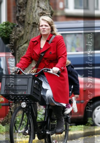 Amsterdam 3 november 2007
De zwangere vrouw van Kluun met dochter op de fiets
Peter Smulders bv