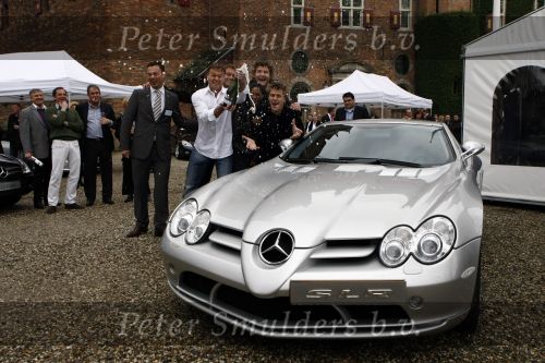 Breukelen 5 april 2008
Mercedes dealer stern presenteert nieuwe modellen bij ksteel Neijenrode. Koertjan de Bruijn Winston Post Edsilia Rombley en Arnoud Zuijdendorp bij mercedes mc Claren slr
Peter Smulders bv