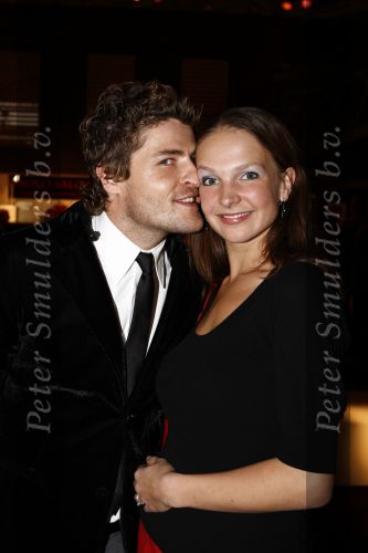Amsterdam 13 december 2008
Feestje ivm het 5 jarig bestan van Jackie o de miljonair fair. KoertJan de Bruijn met zijn vriendin
Peter Smulders bv