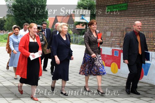 Eindhoven, 3 Juni 2008 Koningin Beatrix bezoekt incognito twee achterstandswijken in Eindhoven samen met minister Vogelaar en Wethouders Fiers van de gemeente Eindhoven
Hier in de wijk Woensel West
Foto Peter Smulders BV