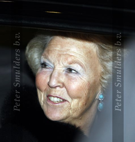 Amsterdam 3 december 2008
Prins Claus prijzen in het ij theater. Aanwezig zijn Koningin Beatrix , Prinses Maxima in tijger print outfit Prins Willem Alexander Mabel Wisse Smit Prins Friso en Prinses Laurentien en Prins Constantijn.
Peter Smulders bv