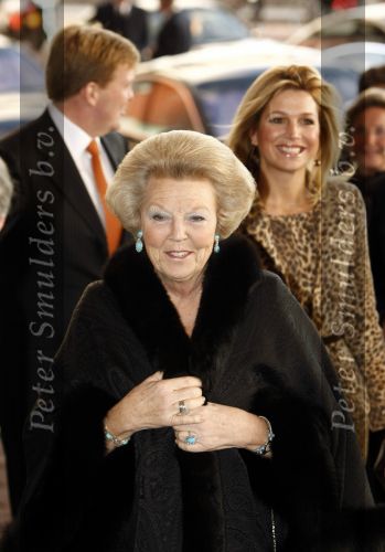 Amsterdam 3 december 2008
Prins Claus prijzen in het ij theater. Aanwezig zijn Koningin Beatrix , Prinses Maxima in tijger print outfit Prins Willem Alexander Mabel Wisse Smit Prins Friso en Prinses Laurentien en Prins Constantijn.
Peter Smulders bv