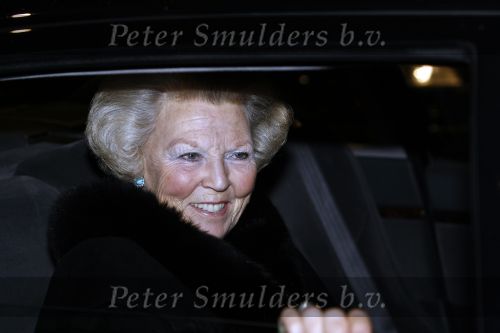 Amsterdam 3 december 2008
Prins Claus prijzen in het ij theater. Aanwezig zijn Koningin Beatrix , Prinses Maxima in tijger print outfit Prins Willem Alexander Mabel Wisse Smit Prins Friso en Prinses Laurentien en Prins Constantijn.
Peter Smulders bv