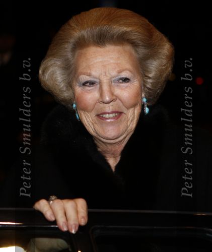 Amsterdam 3 december 2008
Prins Claus prijzen in het ij theater. Aanwezig zijn Koningin Beatrix , Prinses Maxima in tijger print outfit Prins Willem Alexander Mabel Wisse Smit Prins Friso en Prinses Laurentien en Prins Constantijn.
Peter Smulders bv