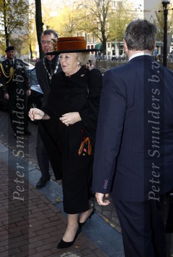 Amsterdam 7 november 2008
Koningin Beatrix 2 uur nadat ze uit Rotterdam vertrok in andere kleding bij evenement in Amsterdam.
Peter Smulders bv
