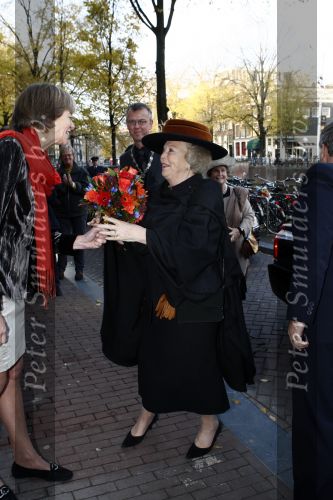Amsterdam 7 november 2008
Koningin Beatrix 2 uur nadat ze uit Rotterdam vertrok in andere kleding bij evenement in Amsterdam.
Peter Smulders bv