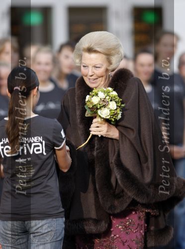 Amsterdam 11 september 2007
Koningin Beatrix en prinses Maxima bij voorstelling voor 75e verjaardag van Hans v Maanen in het muziektheater.