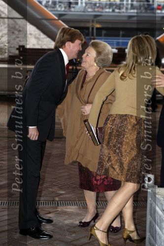 Amsterdam  12 december 2007
Uitreiking prins Claus prijzen in het muziekcentrum aan het ij. Orinses Maxima Laurentien Mabel Koningin Beatrix Prins Willem Alexander Friso en Constantijn zijn daarbij aanwezig.
Peter Smulders bv