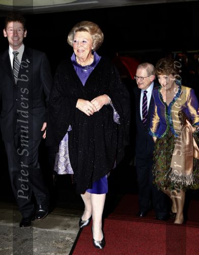 Apeldoorn 19 januari 2008
Prinses Margriet Pieter v Vollenhoven Prins Maurits Prinses Marilene Prins Bernhard jr  een zwangere Prinses Annette Prins Pieter Christiaan Prinses Anita Prins Floris Prinses Aimee Koningin Beatrix Prins Constantijn Prinses Laurentien Prins Friso Prinses Maebel Wisse Smit Prins Carlos en Prinses carolien bij voorstelling in Theater tbv vefrjaardag prinses Margriet.
