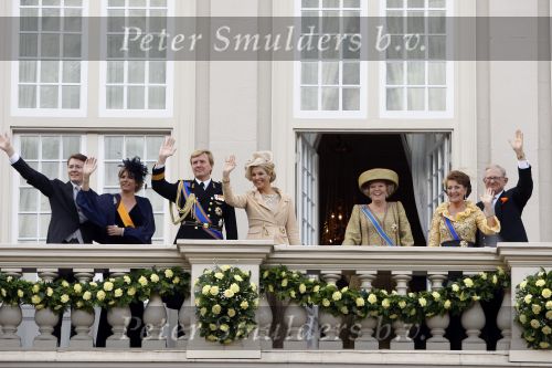 Den Haag 18 september 2007
Koningin Beatrix Prins Willem Alexander Maxima Prinses Margriet Pieter v Vollenhoven Prins Constantijn en Prinses Laurentien bij prinsjesdag met de gouden koets.
Peter Smulders bv