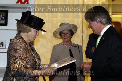 Schiphol 23 januari 2008
Opening nieuwe VIP centrum en koninklijke loge op schiphol door Koningin Beatrix.
Gerlach Cerfontaine begeleidt haar.