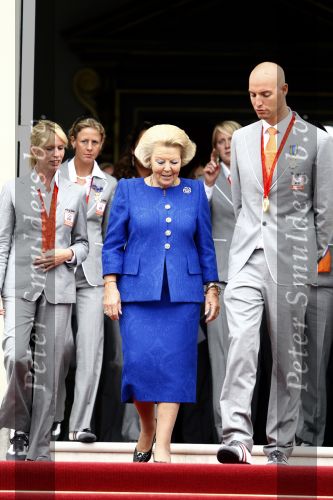 Den Haag 27 augustus 2008
De Olympische medaille winnaars van Peking op het bordes bij Koningin Beatrix. Aanwezig oa Anky v Grunsven Maarten v d Weijden Inge Dekker Marianne Vos Naomi v As Fatima de Moreiro Melo, anky v Grunsven Deborah Gravenstijn...
Peter Smulders bv
