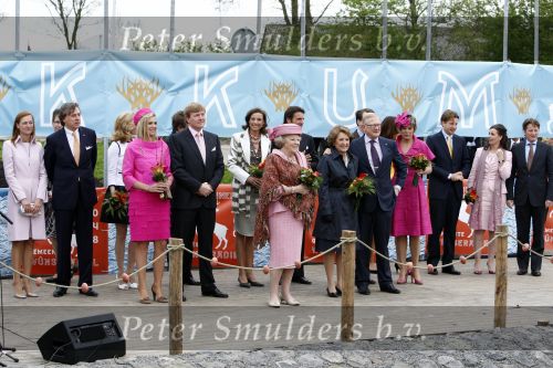 Makkum en Franeker30 april 2008
Koninginnedag 2008 met Koningin Beatrix Prins Willem Alexander Friso Constantijn Maurits Floris Pieter Christiaan Pieter v Vollenhoven en de prinsessen Maxima Laurentien Mabel Aimee Anita Margriet en Marilene. Ed Nijpels met zijn vrouw
Peter Smulders bv