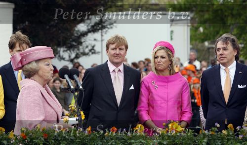 Makkum en Franeker30 april 2008
Koninginnedag 2008 met Koningin Beatrix Prins Willem Alexander Friso Constantijn Maurits Floris Pieter Christiaan Pieter v Vollenhoven en de prinsessen Maxima Laurentien Mabel Aimee Anita Margriet en Marilene.
Peter Smulders bv
