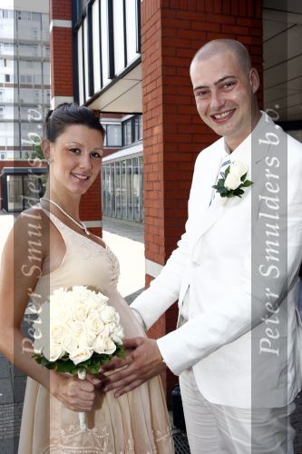 Amsterdam 9 juni 2008
Lange Frans trouwt met zijn zwangere Danielle in het geheim in Osdorp