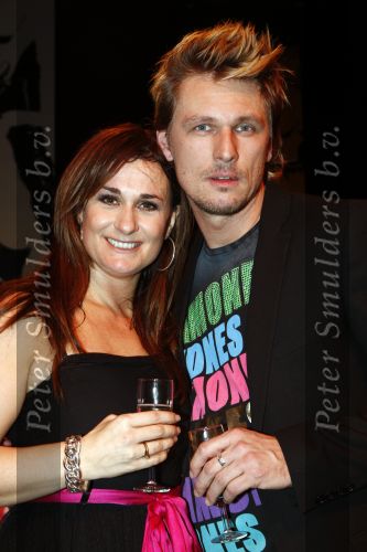 Hilversum 21 januari 2008
Premiere Laura Vlasblom in theater Gooiland. Laura met haar vriend en verloofde Michel kussend