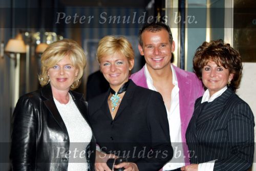Amsterdam 2 maart 2002
Modeshow Mart Visser in het Hilton
Leco v Zadelhoff met Caroline Tensen en Christine Kroonenberg