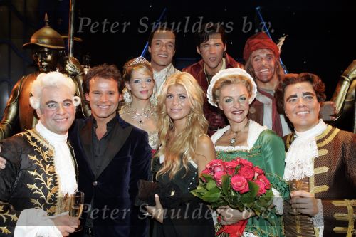 Amsterdam 2 oktober 2005
Premiere Beauty and the beast in Carre.
  Chantal Janzen   Mariska v Kolck en Carlo Boszhard Estelle Gullit en Leco v Zadelhoff