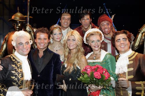 Amsterdam 2 oktober 2005
Premiere Beauty and the beast in Carre.
Chantal Janzen   Mariska v Kolck en Carlo Boszhard Estelle Gullit en Leco v Zadelhoff