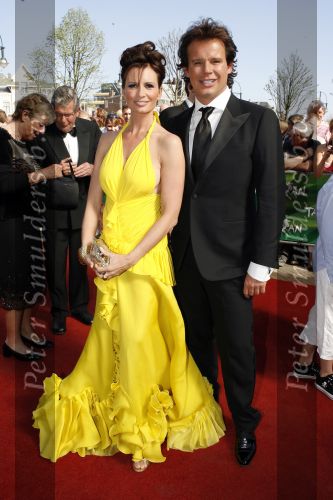 Scheveningen 15 april 2007
Premiere Tarzan in het circus theater. 
Leontine Borsato met gele jurk met Leco v Zadelhoff
