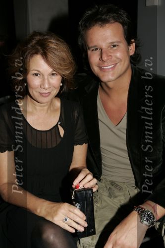Amsterdam 30 oktober 2005
Modeshow Judith Osborn.
Leco v Zadelhoff met een vriendin