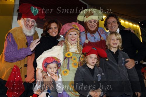 Amsterdam 6 oktober 2007
Leontine Marco Jada Senna en Luca Borsato bij de premiere van de Kabouter Plop film in de amsterdam arena Pathe.