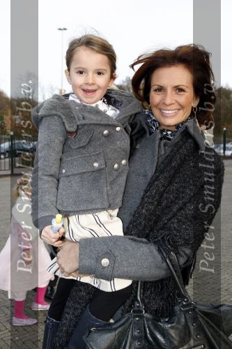 Kaatsheuvel 24 november 2007
Premiere Assepoester in de efteling. Leontine Borsato met dochter Jada