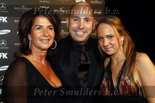 Amsterdam 14 oktober 2008
JFK gala in de passengers terminal. Lesley Bambergen met vrouw en dochter
Peter Smulders bv