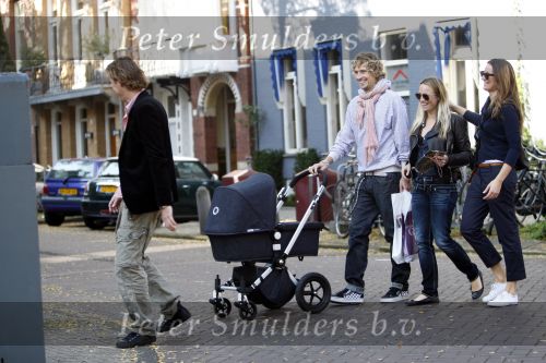 Amsterdam 6 oktober 2007
Lieke v Lexmond met haar vriend Jeroen op de cornelis schuytstraat.