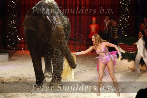 Den Bosch 19  november 2008
Kerstcircus rtl gepresenteerd door Wendy v Dijk en Beau v Erven Dorens.  Lieke v Lexmond doet act met olifant
Peter Smulders bv