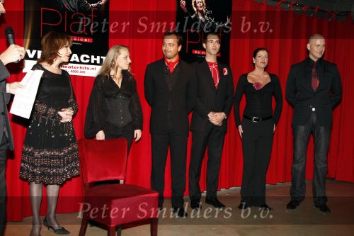 Amsterdam 21 april 2008
Presentatie musical Piaf bij restaurant le Garage. Liesbeth List Geert Hoes Daphne Flint Esther Roord jan elbertse en Ara Halici.
Peter Smulders bv
