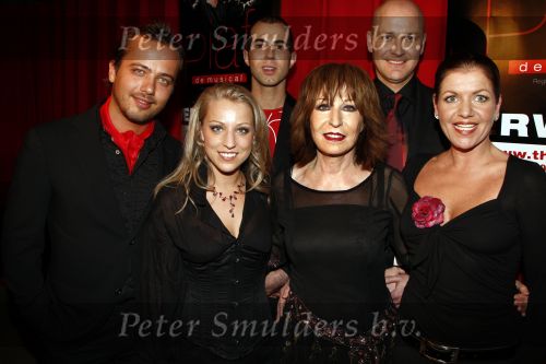 Amsterdam 21 april 2008
Presentatie musical Piaf bij restaurant le Garage. Liesbeth List Geert Hoes Daphne Flint Esther Roord jan elbertse en Ara Halici.
Peter Smulders bv