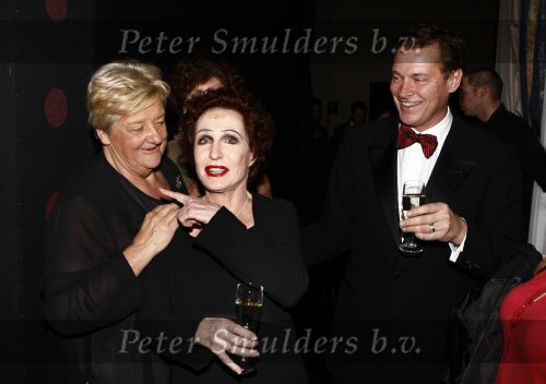 Den Haag 27 oktober 2008
Premiere Piaf en het koninklijk theater i Den Haag met Liesbeth List in de hoofdrol.Liesbeth List met Albert Verlinde en Erica Terpstra
Peter Smulders bv