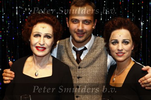Den Haag 27 oktober 2008
Premiere Piaf en het koninklijk theater i Den Hag met Liesbeth List in de hoofdrol. Geert Hoes Daphne Flint Ara Halici Esther Roord Jan Elbertse Raymond Kurvers en Elaine Feijen
Peter Smulders bv