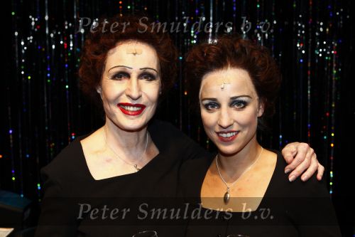 Den Haag 27 oktober 2008
Premiere Piaf en het koninklijk theater i Den Hag met Liesbeth List in de hoofdrol. Geert Hoes Daphne Flint Ara Halici Esther Roord Jan Elbertse Raymond Kurvers en Elaine Feijen
Peter Smulders bv