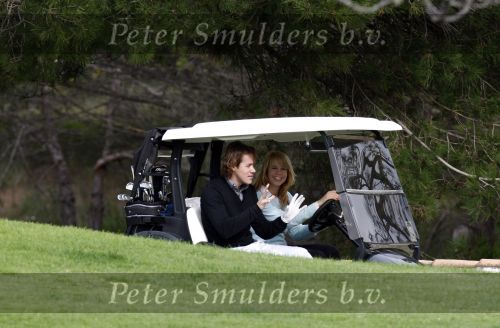 Vale do Lobo 24 februari 2008
Linda de Mol golfend met haar nieuwe vriend Jeroen Rietbergen op vale do lobo  waar Linda een huis heeft.
