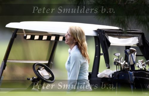Vale do Lobo 24 februari 2008
Linda de Mol golfend met haar nieuwe vriend Jeroen Rietbergen op vale do lobo  waar Linda een huis heeft.