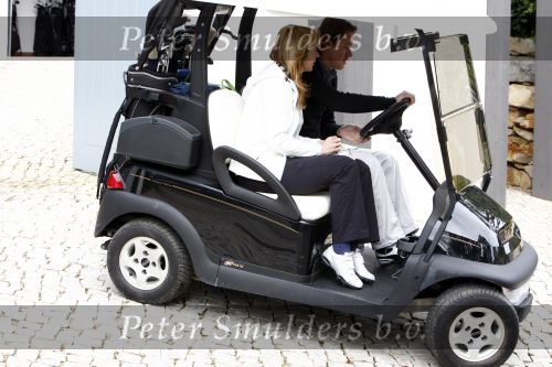 Vale do Lobo 24 februari 2008
Linda de Mol golfend met haar nieuwe vriend Jeroen Rietbergen op vale do lobo  waar Linda een huis heeft.
