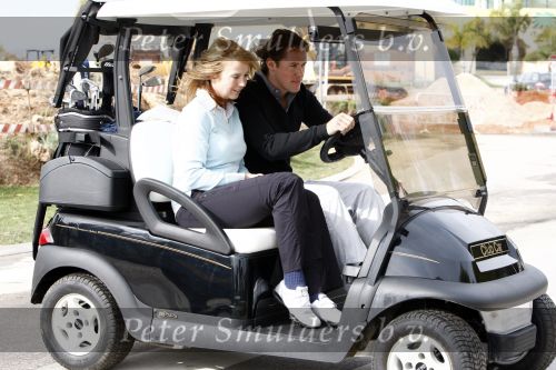 Vale do Lobo 24 februari 2008
Linda de Mol golfend met haar nieuwe vriend Jeroen Rietbergen op vale do lobo  waar Linda een huis heeft.