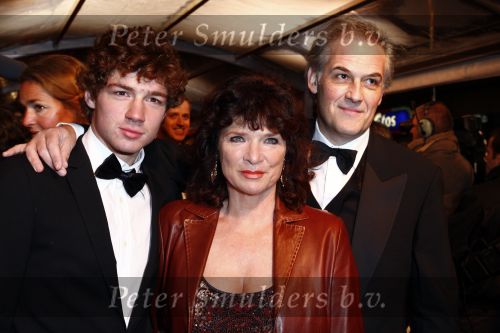 Amstedam 8 december 2008
Prmiere film Wit licht in Tuschinski. Linda v Dijck met man en zoon
Peter Smulders bv