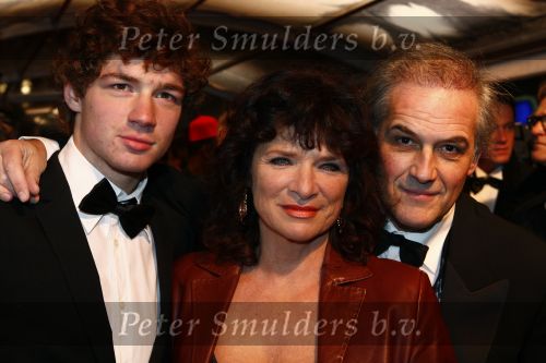 Amstedam 8 december 2008
Prmiere film Wit licht in Tuschinski. Linda v Dijck met man en zoon
Peter Smulders bv