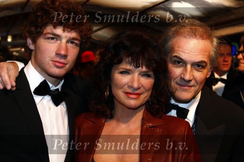 Amstedam 8 december 2008
Prmiere film Wit licht in Tuschinski. Linda v Dijck met man en zoon
Peter Smulders bv