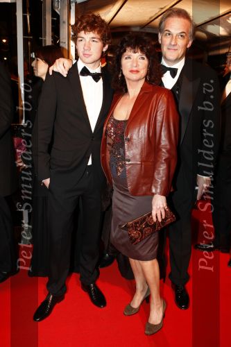 Amstedam 8 december 2008
Prmiere film Wit licht in Tuschinski. Linda v Dijck met man en zoon
Peter Smulders bv