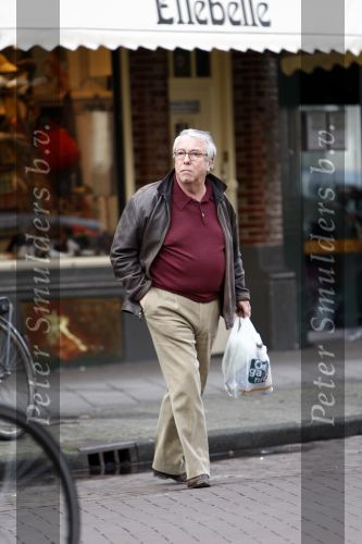 Amsterdam 30 maart april 2008
Louis v Dijk aan het winkelen op de cornelis schuytstraat.
Peter Smulders bv