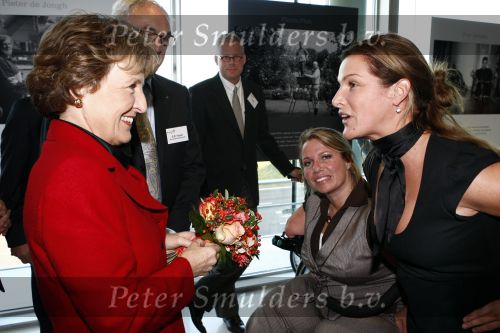 Amsterdam 13 november 2008
Lucille Werner bij onthulling foto\'s invalide personen in het ing gebouw. Prinses Margriet is ook daarbij aanwezig.
Peter Smulders bv