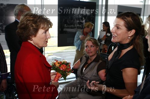 Amsterdam 13 november 2008
Lucille Werner bij onthulling foto\'s invalide personen in het ing gebouw. Prinses Margriet is ook daarbij aanwezig.
Peter Smulders bv