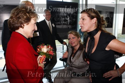 Amsterdam 13 november 2008
Lucille Werner bij onthulling foto\'s invalide personen in het ing gebouw. Prinses Margriet is ook daarbij aanwezig.
Peter Smulders bv