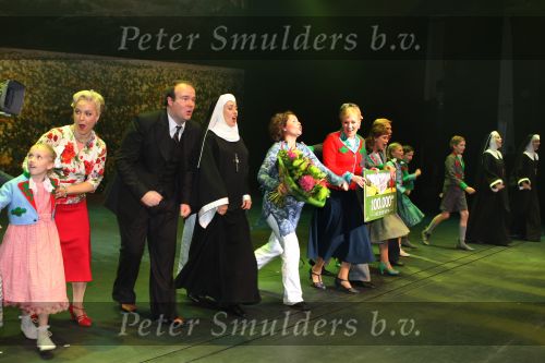 Kaatsheuvel, 9 November 2008
100.000e bezoeker The sound of Music met een zwangere Maaike Widdershoven.
Foto Peter Smulders BV