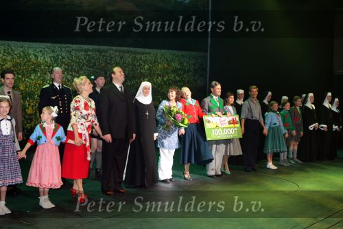 Kaatsheuvel, 9 November 2008
100.000e bezoeker The sound of Music met een zwangere Maaike Widdershoven.
Foto Peter Smulders BV